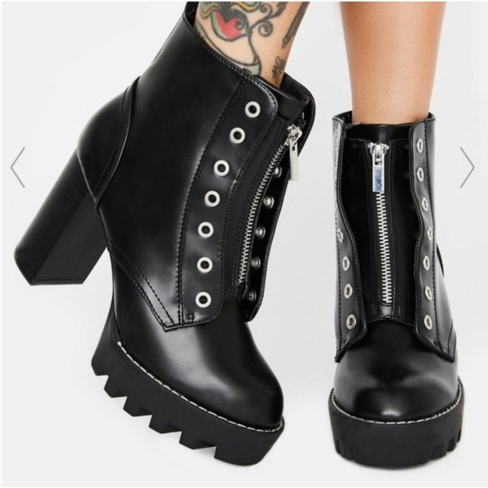 BAMBOO Lug Sole Zip Grommet Womens Boots
